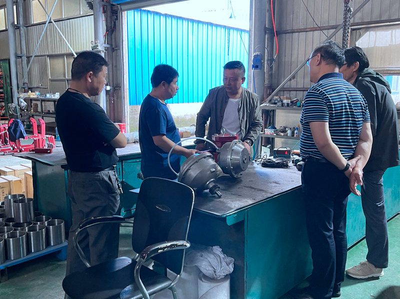 合作伙伴的主要負責人來我廠參觀、調研